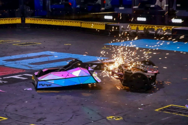 BattleBots 2022- Team Malice and Rolling Blackout